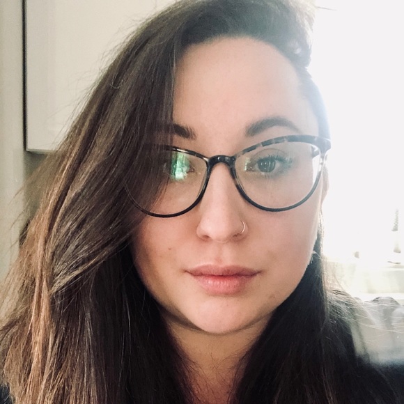 Meet Your Posher, Brittany. - Picture 2 of 4